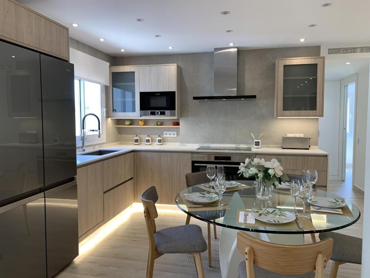 Sitges Spaces Oasis Suites- 4 Bedroom, 4 Ensuite Bathrooms, Terrace, Pool, Sitges Centre المظهر الخارجي الصورة