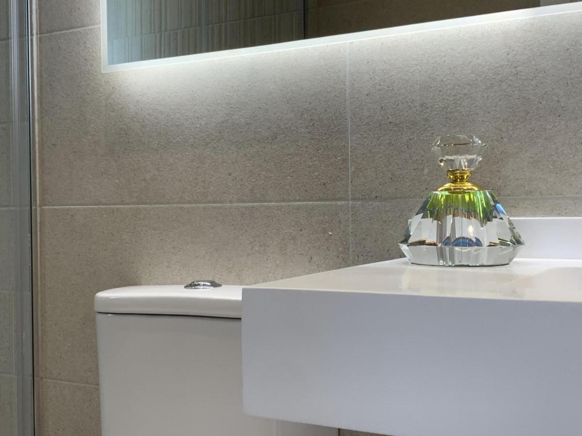 Sitges Spaces Oasis Suites- 4 Bedroom, 4 Ensuite Bathrooms, Terrace, Pool, Sitges Centre المظهر الخارجي الصورة