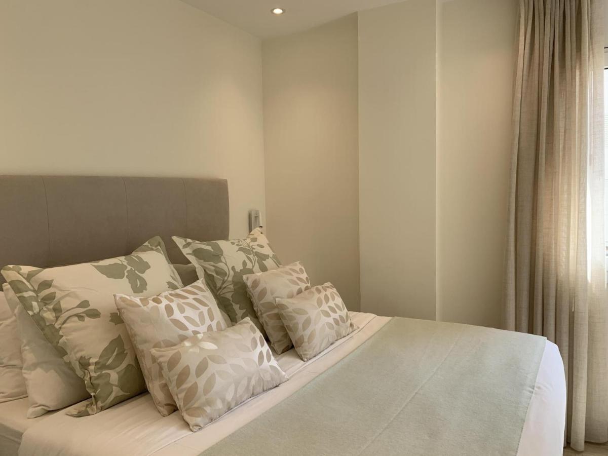 Sitges Spaces Oasis Suites- 4 Bedroom, 4 Ensuite Bathrooms, Terrace, Pool, Sitges Centre المظهر الخارجي الصورة