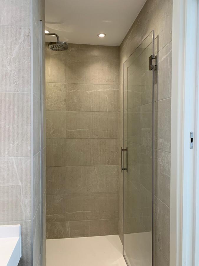 Sitges Spaces Oasis Suites- 4 Bedroom, 4 Ensuite Bathrooms, Terrace, Pool, Sitges Centre المظهر الخارجي الصورة