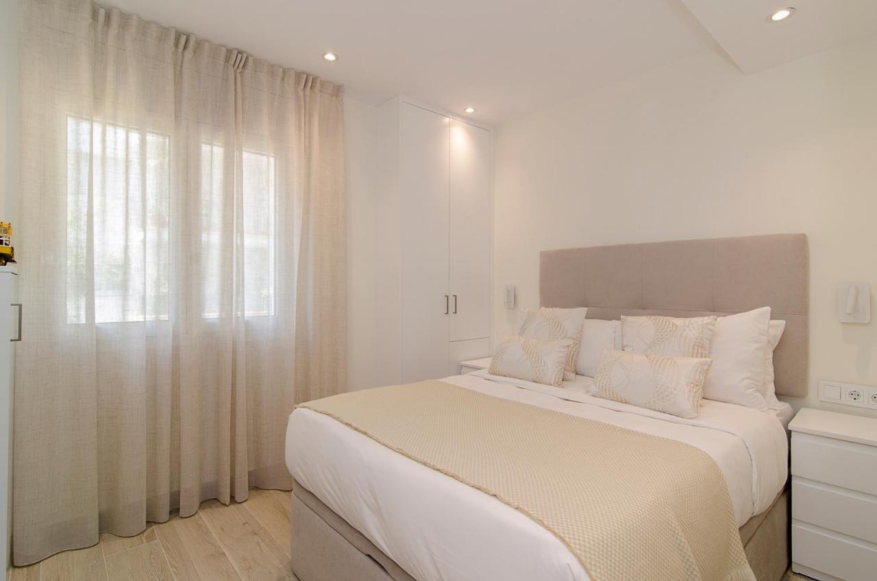 Sitges Spaces Oasis Suites- 4 Bedroom, 4 Ensuite Bathrooms, Terrace, Pool, Sitges Centre المظهر الخارجي الصورة