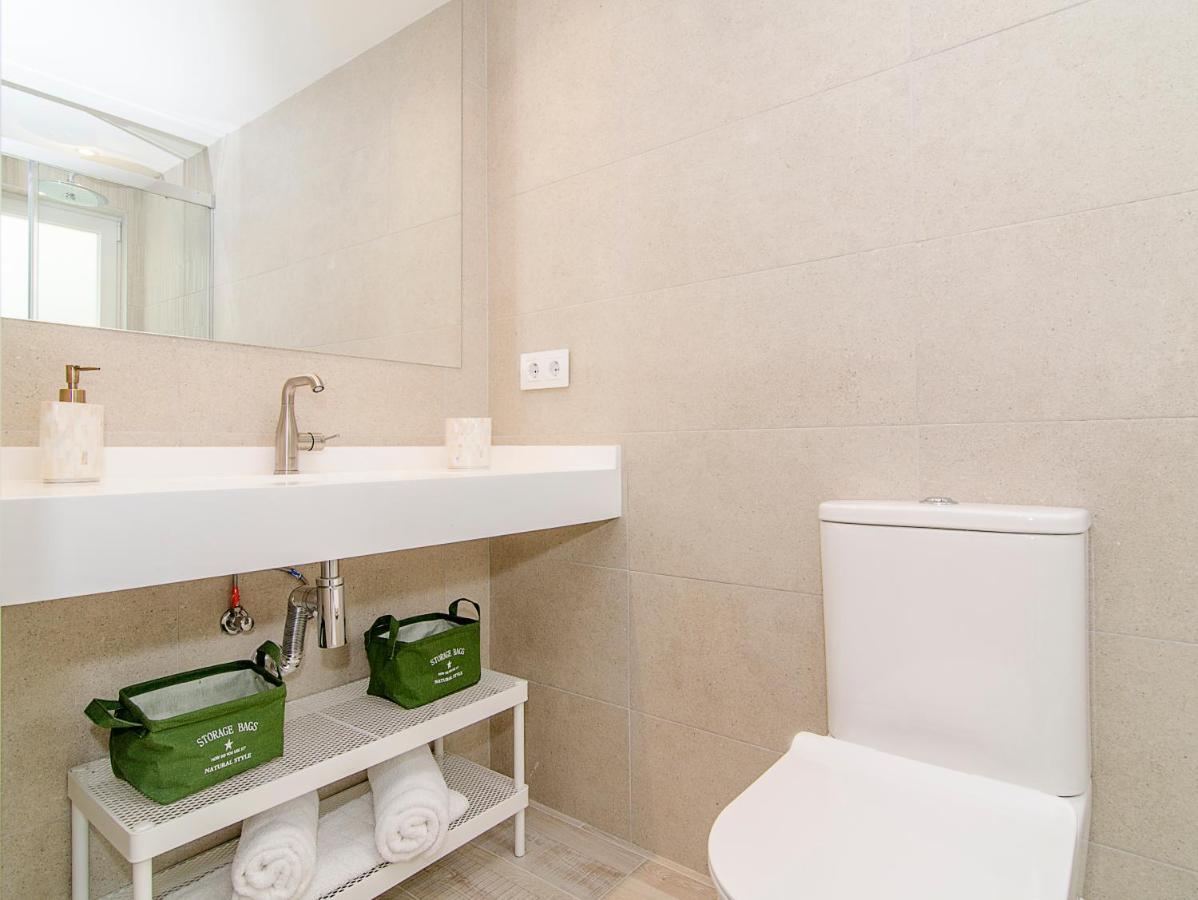 Sitges Spaces Oasis Suites- 4 Bedroom, 4 Ensuite Bathrooms, Terrace, Pool, Sitges Centre المظهر الخارجي الصورة