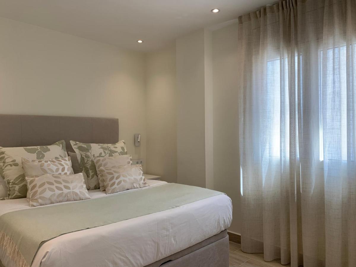 Sitges Spaces Oasis Suites- 4 Bedroom, 4 Ensuite Bathrooms, Terrace, Pool, Sitges Centre المظهر الخارجي الصورة