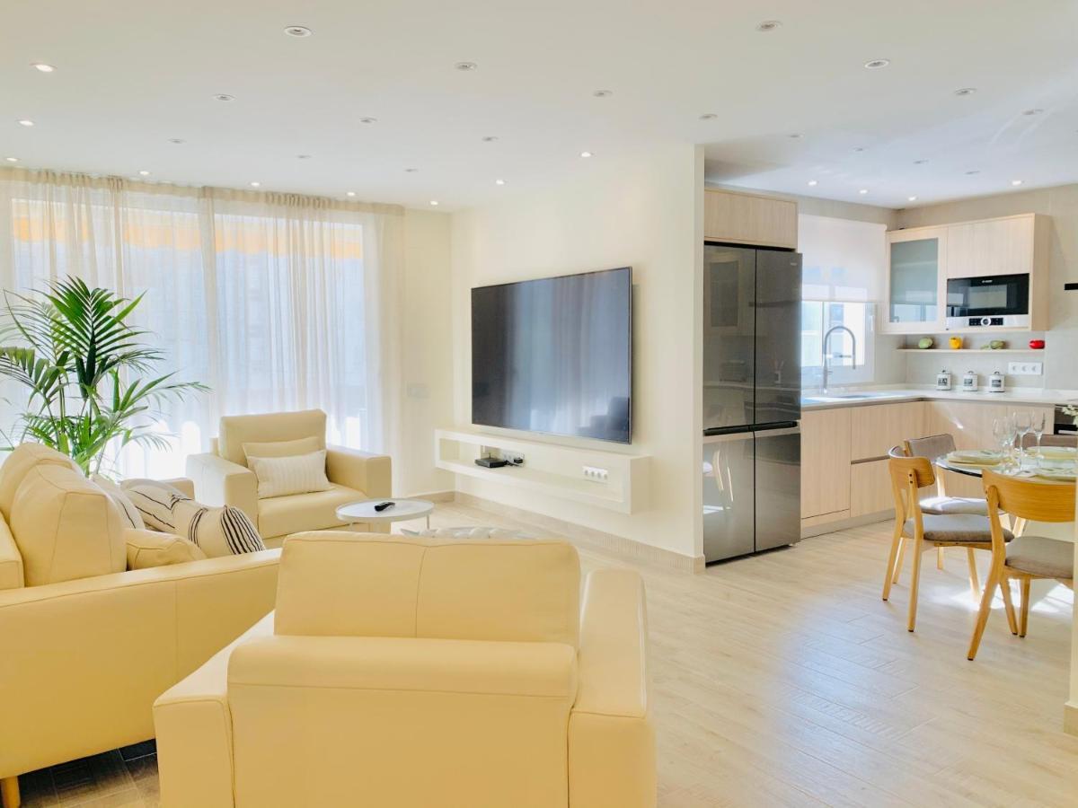 Sitges Spaces Oasis Suites- 4 Bedroom, 4 Ensuite Bathrooms, Terrace, Pool, Sitges Centre المظهر الخارجي الصورة